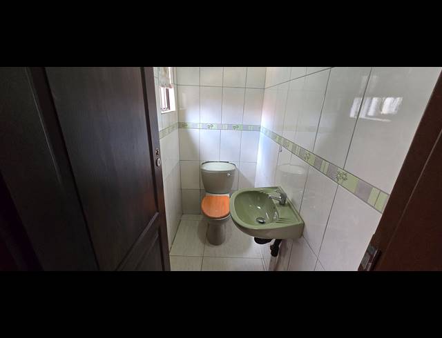 7 BEDROOM FREESTANDING FOR SALE IN FLORA PARK